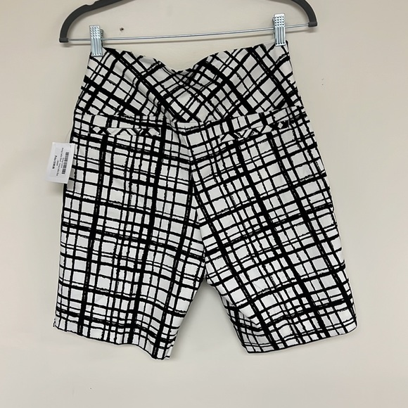 Women’s Brand: SWING Golf Shorts with Tummy Control - Picture 14 of 15
